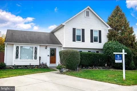 17 Barbie Ct, Middle River, MD 21220