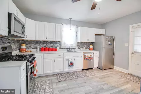 4301 Fordham Rd, Baltimore, MD 21229 photo 9