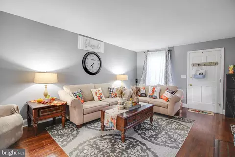 4301 Fordham Rd, Baltimore, MD 21229 photo 4