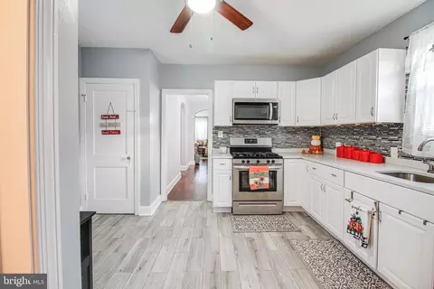 4301 Fordham Rd, Baltimore, MD 21229 photo 13