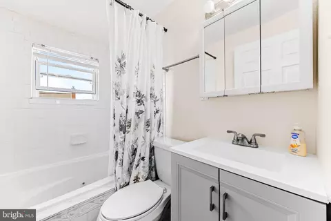 Bath - 1942 Frames Rd, Dundalk, MD 21222 photo 1 of 1