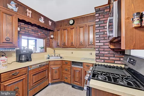Kitchen - 3104 Sollers Point Rd, Dundalk, MD 21222 photo 2 of 3
