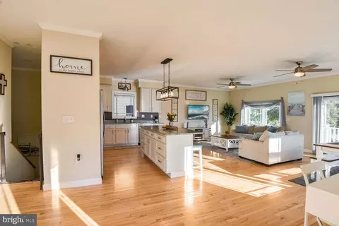 7318 Bay Front Rd, Sparrows Point, MD 21219 photo 5