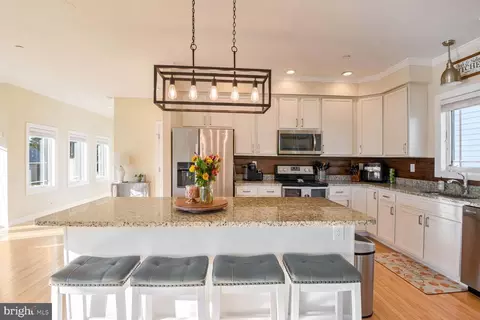 7318 Bay Front Rd, Sparrows Point, MD 21219