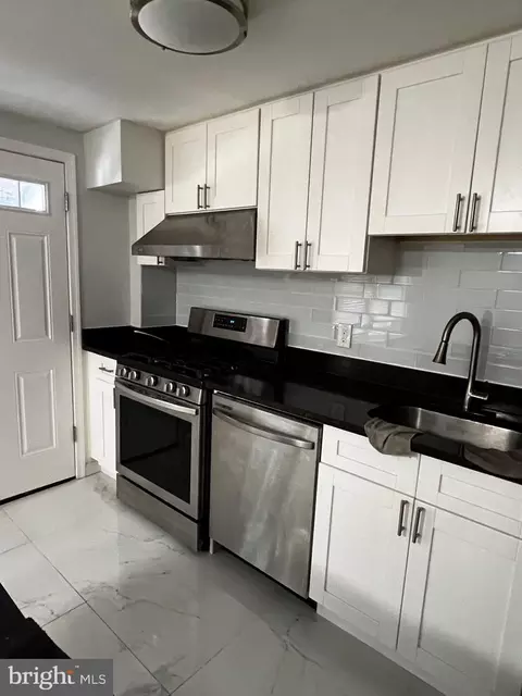 3229 Ryerson Cir, Halethorpe, MD 21227 photo 5