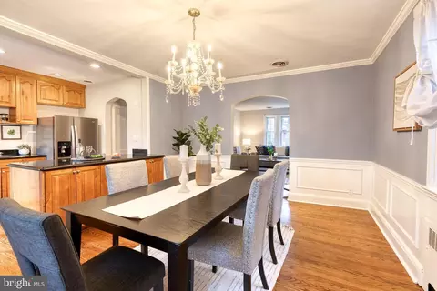 Dining - 29 Dunkirk Rd, Baltimore, MD 21212 photo 3 of 4