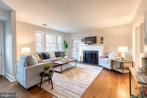 Living - 29 Dunkirk Rd, Baltimore, MD 21212 photo 4 of 7