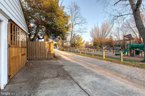Exterior - 29 Dunkirk Rd, Baltimore, MD 21212 photo 6 of 7