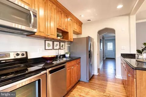 Kitchen - 29 Dunkirk Rd, Baltimore, MD 21212 photo 2 of 3