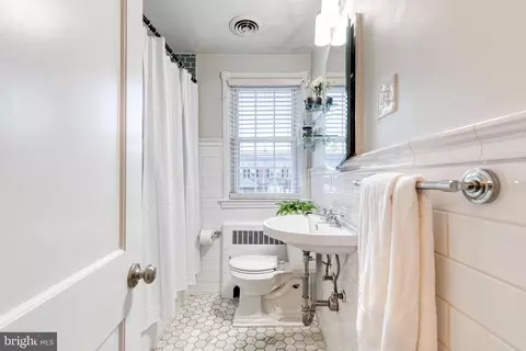 Bath - 29 Dunkirk Rd, Baltimore, MD 21212 photo 1 of 3