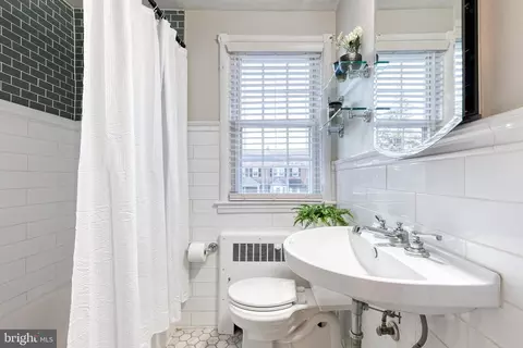 Bath - 29 Dunkirk Rd, Baltimore, MD 21212 photo 2 of 3