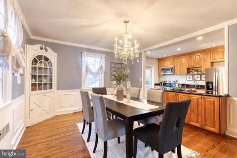 Dining - 29 Dunkirk Rd, Baltimore, MD 21212 photo 2 of 4