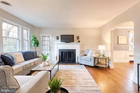 Living - 29 Dunkirk Rd, Baltimore, MD 21212 photo 2 of 7