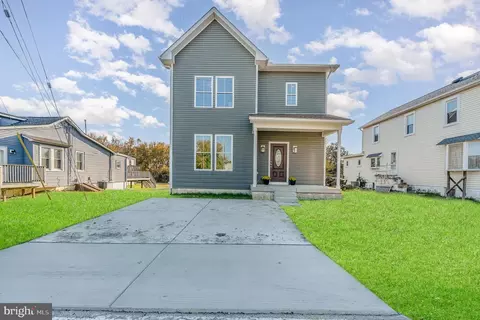 3941 Old North Point Rd, Dundalk, MD 21222