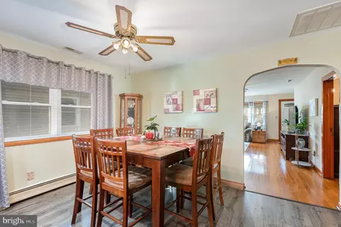 Entry Way - 7319 Hughes Ave, Sparrows Point, MD 21219 photo 1 of 3