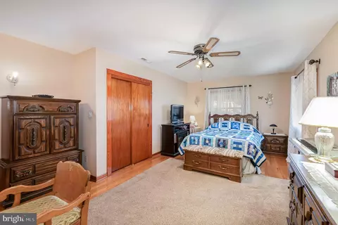 Bedroom - 7319 Hughes Ave, Sparrows Point, MD 21219 photo 2 of 7
