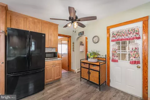 Entry Way - 7319 Hughes Ave, Sparrows Point, MD 21219 photo 3 of 3