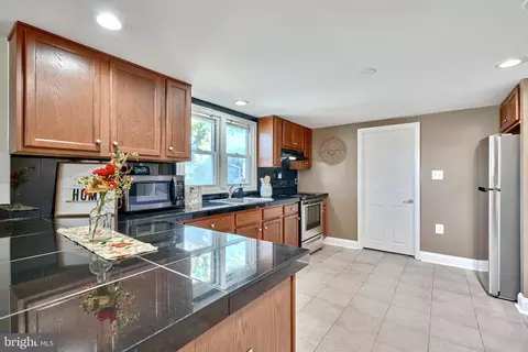 Kitchen - 7204 Orth Rd, Sparrows Point, MD 21219 photo 4 of 5