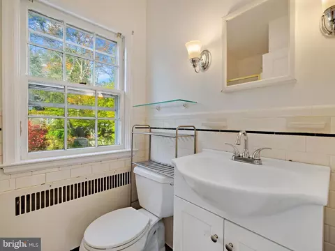 Bath - 604 Stevenson Ln, Towson, MD 21286 photo 3 of 4