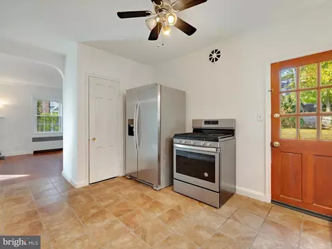 Kitchen - 604 Stevenson Ln, Towson, MD 21286 photo 2 of 2