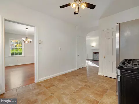 Entry Way - 604 Stevenson Ln, Towson, MD 21286 photo 1 of 2