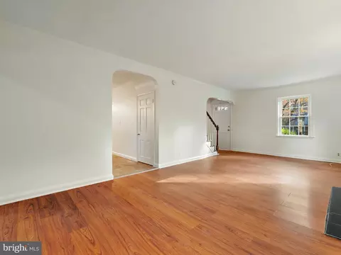 Living - 604 Stevenson Ln, Towson, MD 21286 photo 4 of 6