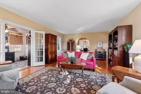 908 Old Oak Rd, Baltimore, MD 21212 photo 9