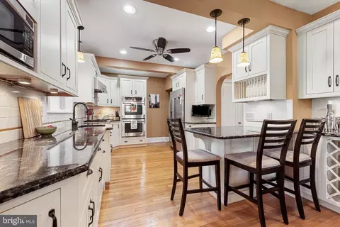 908 Old Oak Rd, Baltimore, MD 21212 photo 13