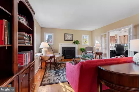 908 Old Oak Rd, Baltimore, MD 21212 photo 4