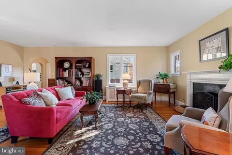 908 Old Oak Rd, Baltimore, MD 21212 photo 6