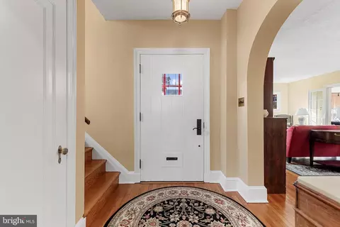 908 Old Oak Rd, Baltimore, MD 21212 photo 3