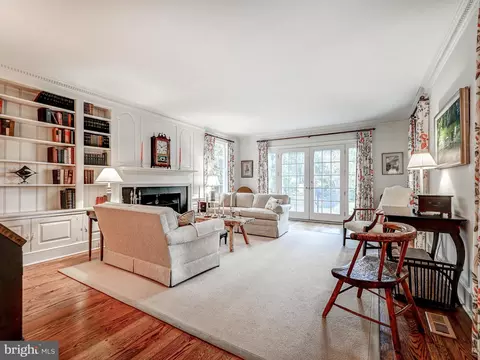Living - 1005 Boyce Ave, Towson, MD 21204 photo 1 of 3