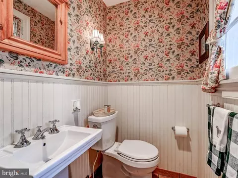 Bath - 1005 Boyce Ave, Towson, MD 21204 photo 1 of 4