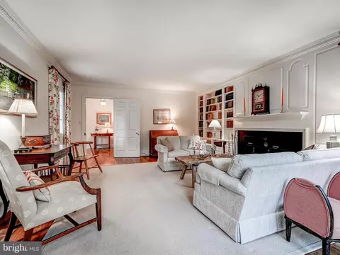 Living - 1005 Boyce Ave, Towson, MD 21204 photo 2 of 3