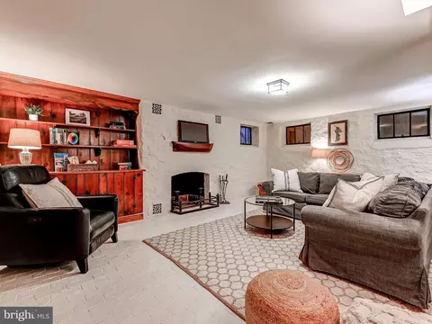 Living - 1005 Boyce Ave, Towson, MD 21204 photo 3 of 3