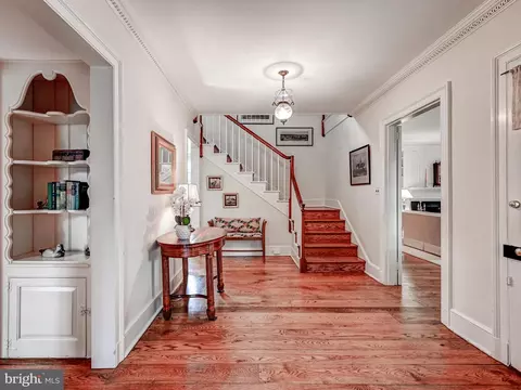 Entry Way - 1005 Boyce Ave, Towson, MD 21204 photo 1 of 4