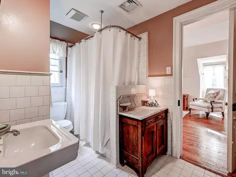 Bath - 1005 Boyce Ave, Towson, MD 21204 photo 3 of 4