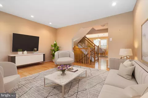 33 Rosland Ct, Pikesville, MD 21208 photo 2