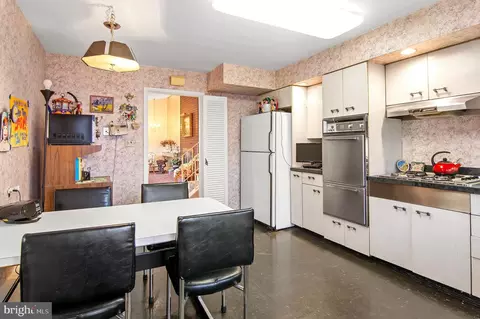 2509 Hal Cir, Baltimore, MD 21209 photo 4