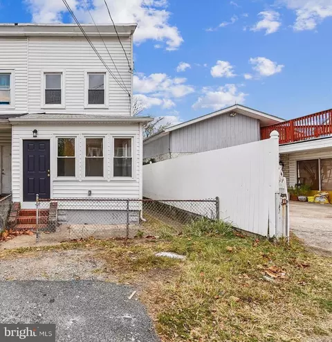 6818 Martin Ave, Dundalk, MD 21222