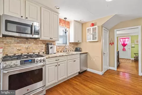 Kitchen - 32 Manor Ave, Baltimore, MD 21206 photo 1 of 2