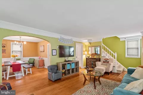 Entry Way - 32 Manor Ave, Baltimore, MD 21206 photo 1 of 2