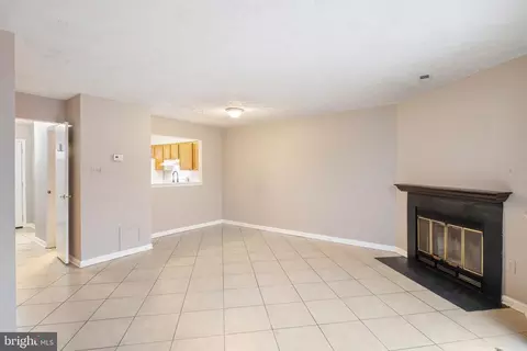 Living - 517 Gloucester Ct, Middle River, MD 21220 photo 2 of 3