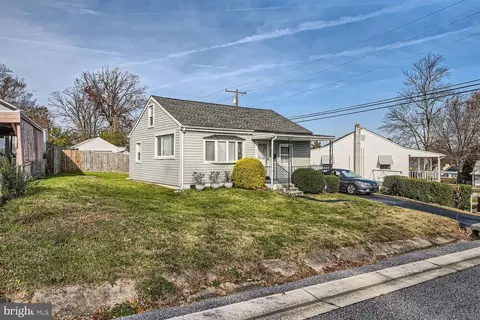 4 Yawmeter Dr, Middle River, MD 21220