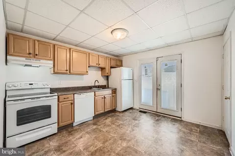 Kitchen - 4 Yawmeter Dr, Middle River, MD 21220 photo 1 of 2