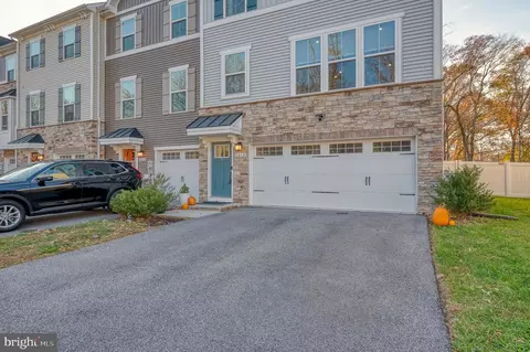 Exterior - 2818 Shaws Rd, Sparrows Point, MD 21219 photo 2 of 8