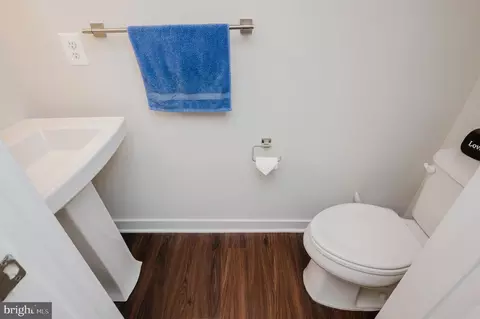 Entry Way - 2818 Shaws Rd, Sparrows Point, MD 21219 photo 7 of 8