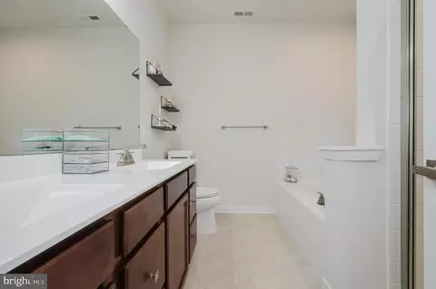 Entry Way - 2818 Shaws Rd, Sparrows Point, MD 21219 photo 5 of 8