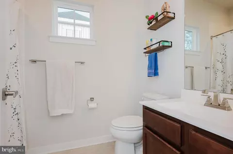 Entry Way - 2818 Shaws Rd, Sparrows Point, MD 21219 photo 6 of 8
