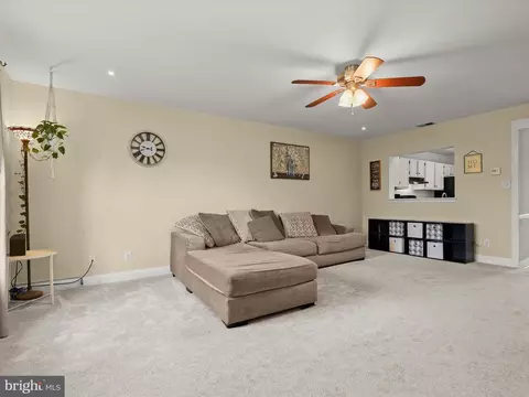 Living - 3914 Cutty Sark Rd, Middle River, MD 21220 photo 4 of 4